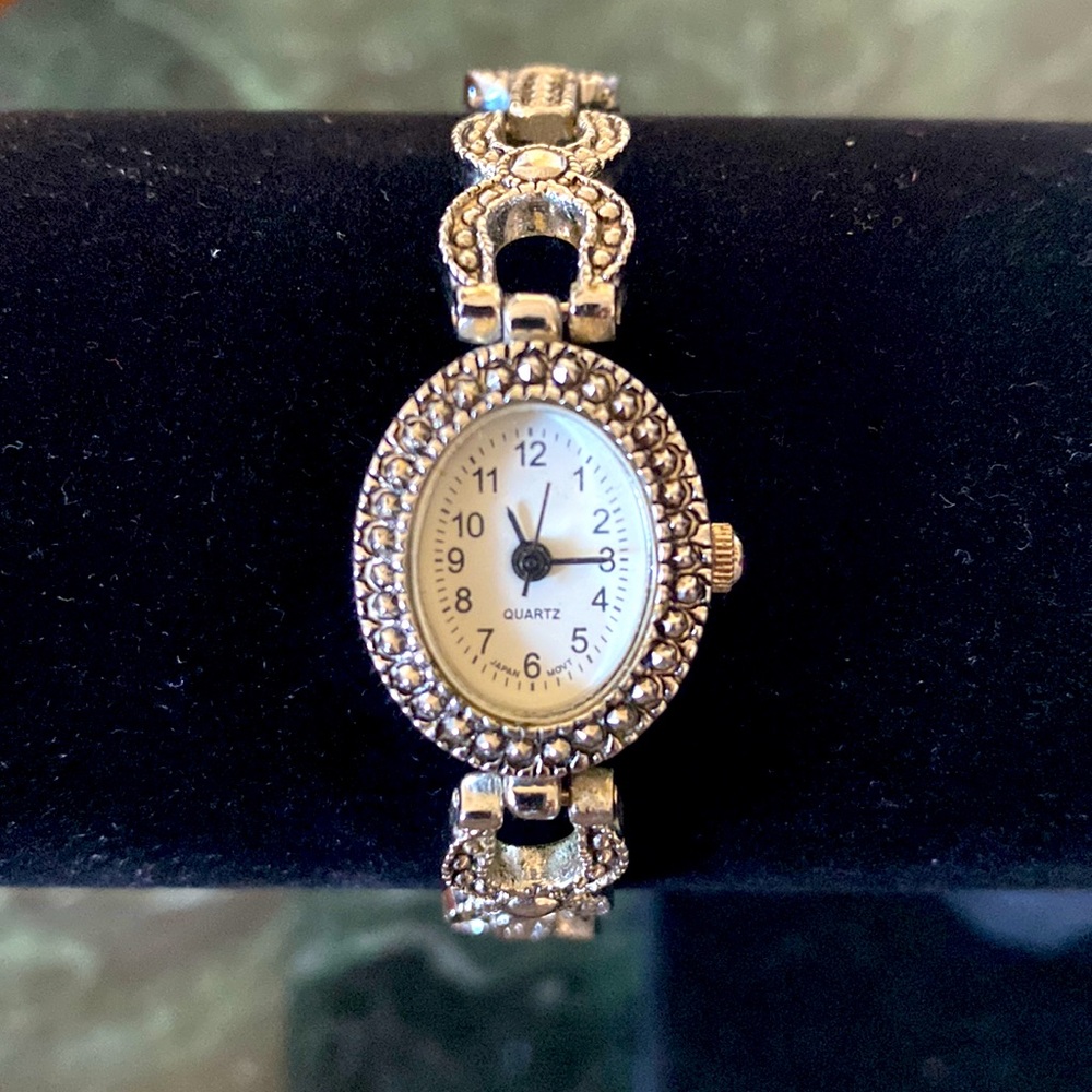 Women's Quartz Watch Crystal Accents Stainless Steel Case Made in Japan Preowned